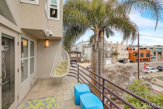 1401 Manhattan Avenue, Hermosa Beach, California 90254, 4 Bedrooms Bedrooms, ,3 BathroomsBathrooms,Residential,Sold,Manhattan,SB19160041