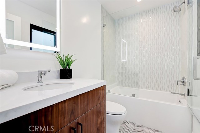 1705 Bayview Drive, Hermosa Beach, California 90254, 4 Bedrooms Bedrooms, ,2 BathroomsBathrooms,Residential,Sold,Bayview,SB20095687