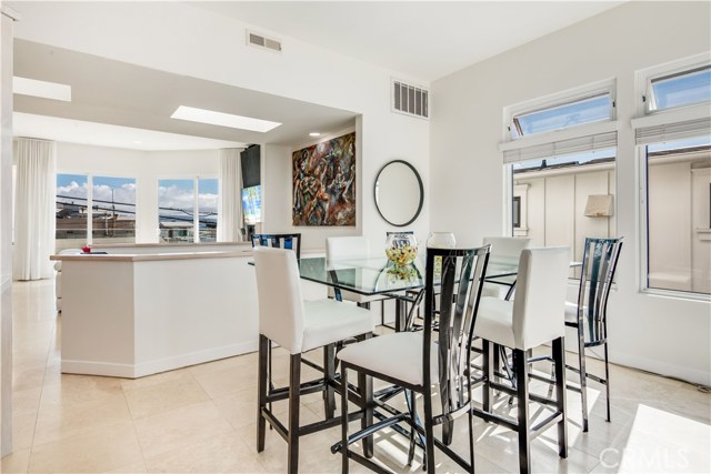 129 Moonstone Street, Manhattan Beach, California 90266, 3 Bedrooms Bedrooms, ,3 BathroomsBathrooms,Residential,Sold,Moonstone,SB20050796