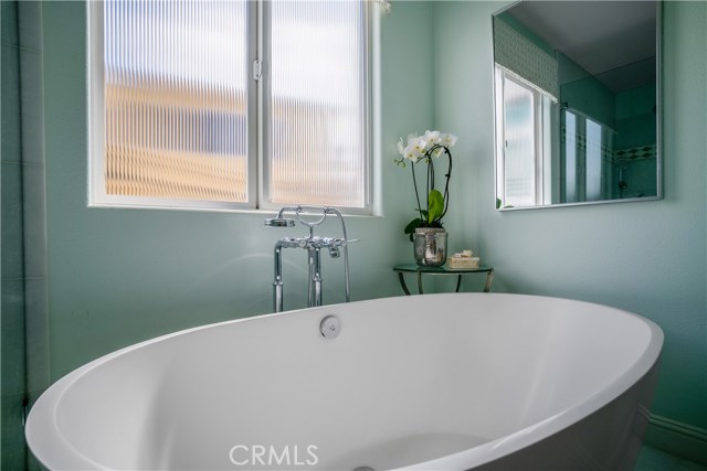 213 Seaview Street, Manhattan Beach, California 90266, 4 Bedrooms Bedrooms, ,3 BathroomsBathrooms,Residential,Sold,Seaview,SB19227675