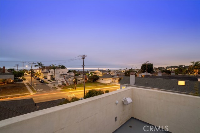 1111 8th Street, Hermosa Beach, California 90254, 4 Bedrooms Bedrooms, ,3 BathroomsBathrooms,Residential,Sold,8th,SB20223282