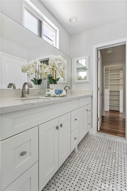 329 4th Street, Manhattan Beach, California 90266, 3 Bedrooms Bedrooms, ,2 BathroomsBathrooms,Residential,Sold,4th,SB20090773