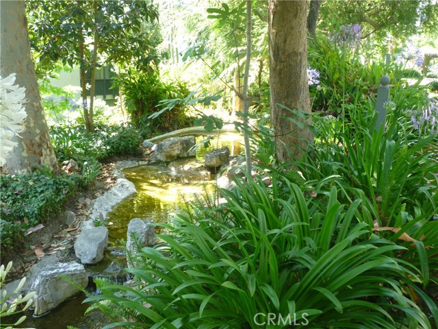 Beautifully landscaped walkways throughout the complex.