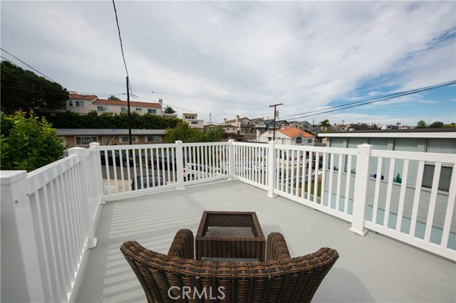 1604 Spreckels Lane, Redondo Beach, California 90278, 3 Bedrooms Bedrooms, ,2 BathroomsBathrooms,Residential,Sold,Spreckels,SB20125492
