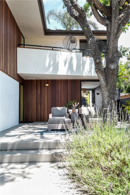 587 36th Street, Manhattan Beach, California 90266, 3 Bedrooms Bedrooms, ,2 BathroomsBathrooms,Residential,Sold,36th,SB21105044