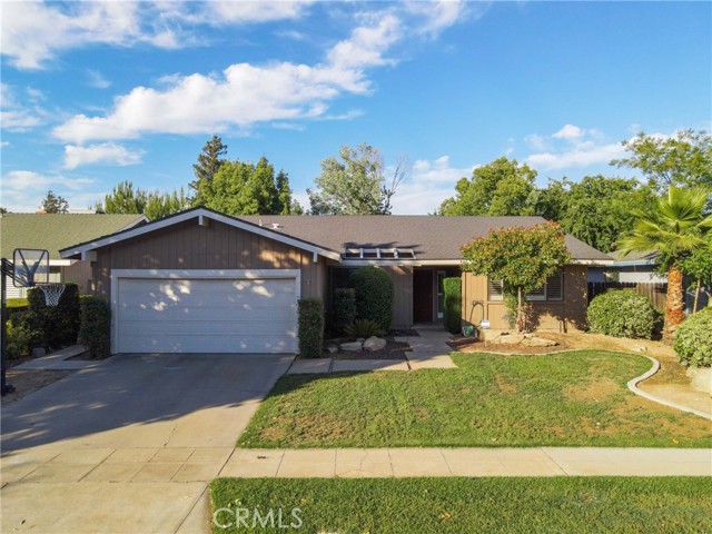 Detail Gallery Image 1 of 1 For 8290 N Raisina Ave, Fresno,  CA 93720 - 3 Beds | 2 Baths