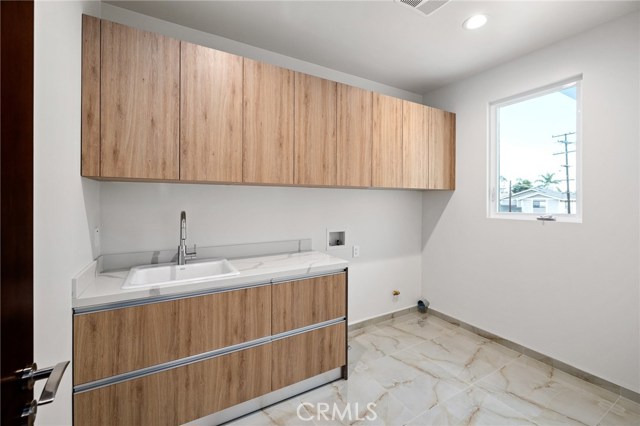 3107 Blossom Lane, Redondo Beach, California 90278, 5 Bedrooms Bedrooms, ,2 BathroomsBathrooms,Residential,Sold,Blossom,SB20247444