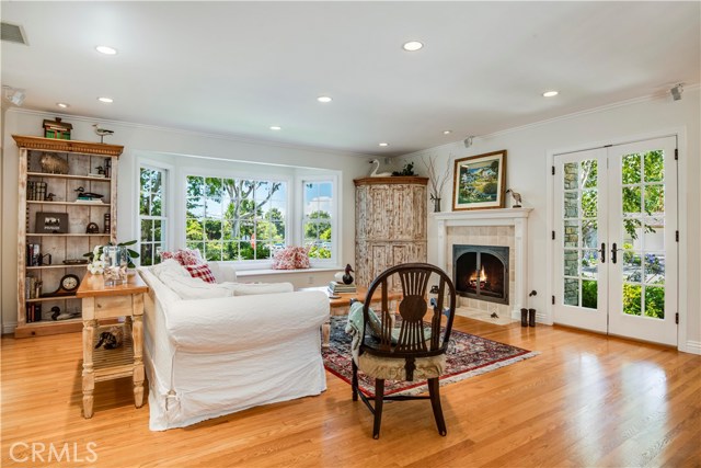 GAS FIREPLACE IN LIVING ROOM