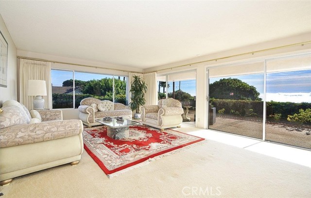 Living Room Look Out to the Ocean & Catalina Views