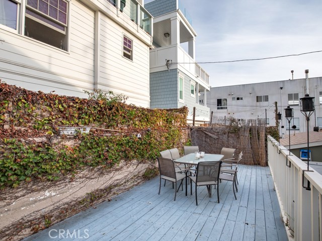 224 Bayview, Hermosa Beach, California 90254, 3 Bedrooms Bedrooms, ,1 BathroomBathrooms,Residential,Sold,Bayview,SB17267078