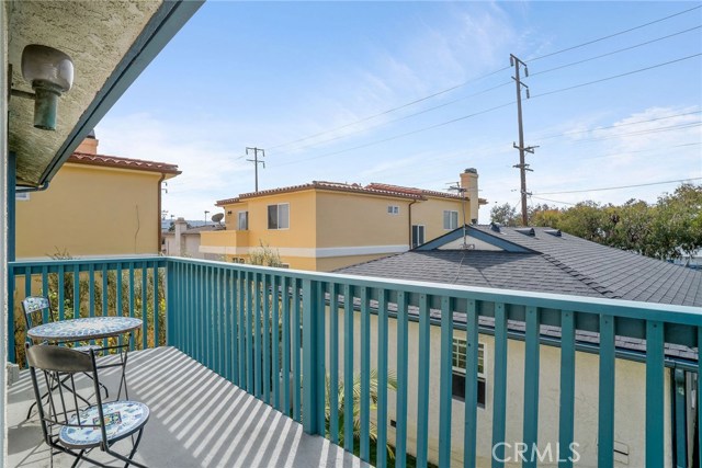 BACK HOUSE: SPACIOUS PATIO FACING WEST.