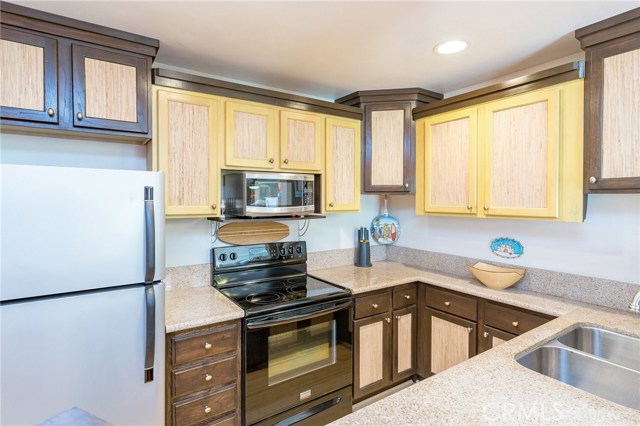 620 The Village, Redondo Beach, California 90277, 1 Bedroom Bedrooms, ,1 BathroomBathrooms,Residential,Sold,The Village,SB17035321