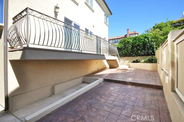 521 Irena Avenue, Redondo Beach, California 90277, 5 Bedrooms Bedrooms, ,3 BathroomsBathrooms,Residential,Sold,Irena,SB19053298