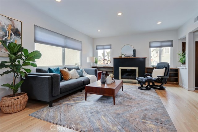 838 16th Street, Hermosa Beach, California 90254, 3 Bedrooms Bedrooms, ,1 BathroomBathrooms,Residential,Sold,16th,SB19108845