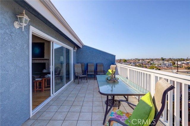 1607 Blossom Lane, Redondo Beach, California 90278, 3 Bedrooms Bedrooms, ,2 BathroomsBathrooms,Residential,Sold,Blossom,SB21041581