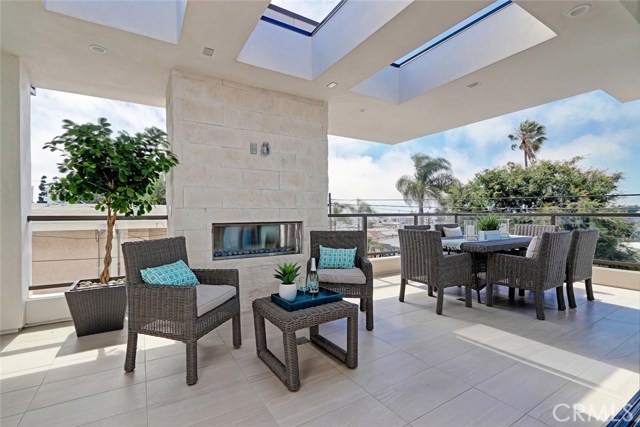 1154 6th Street, Hermosa Beach, California 90254, 4 Bedrooms Bedrooms, ,5 BathroomsBathrooms,Residential,Sold,6th,SB19225837