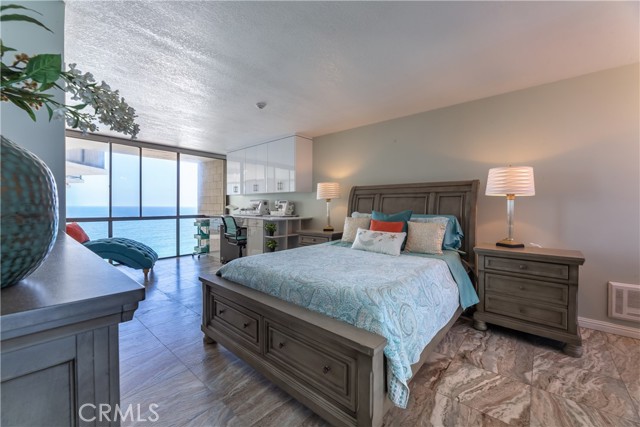 531 Esplanade, Redondo Beach, California 90277, 2 Bedrooms Bedrooms, ,Residential,Sold,Esplanade,SW21140273