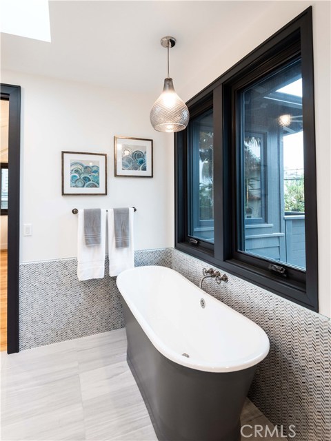 2009 Pine Avenue, Manhattan Beach, California 90266, 5 Bedrooms Bedrooms, ,2 BathroomsBathrooms,Residential,Sold,Pine,SB19000193