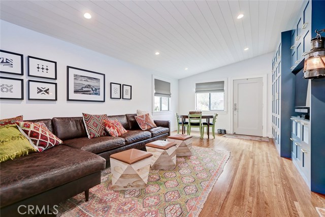 585 29th Street, Manhattan Beach, California 90266, 4 Bedrooms Bedrooms, ,3 BathroomsBathrooms,Residential,Sold,29th,SB21019167