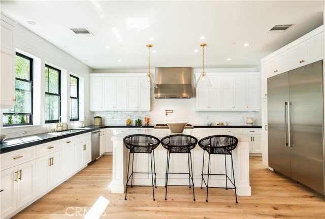 856 14th Street, Manhattan Beach, California 90266, 5 Bedrooms Bedrooms, ,5 BathroomsBathrooms,Residential,Sold,14th,SB18245508