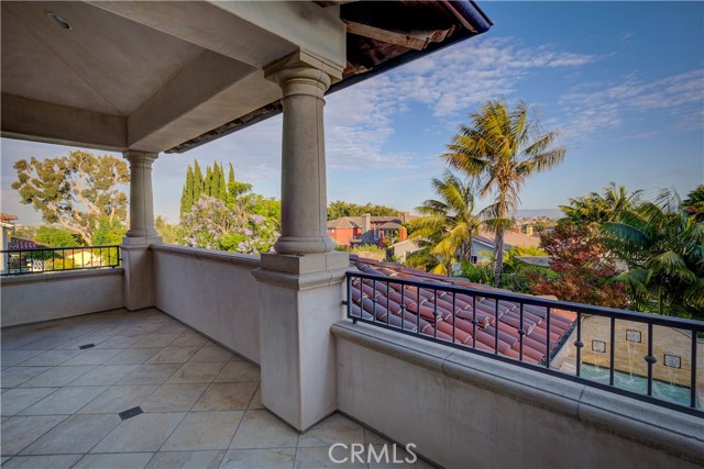 1544 Voorhees Avenue, Manhattan Beach, California 90266, 6 Bedrooms Bedrooms, ,2 BathroomsBathrooms,Residential,Sold,Voorhees,SB18167556