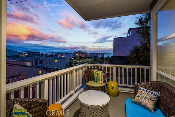 125 4th Street, Hermosa Beach, California 90254, 4 Bedrooms Bedrooms, ,3 BathroomsBathrooms,Residential,Sold,4th,SB18054270