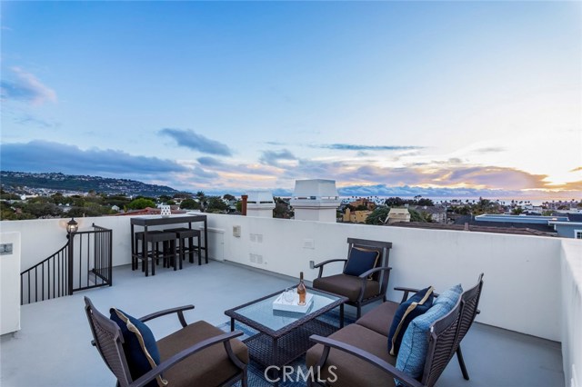 700 Avenue C, Redondo Beach, California 90277, 5 Bedrooms Bedrooms, ,5 BathroomsBathrooms,Residential,Sold,Avenue C,SB19123719