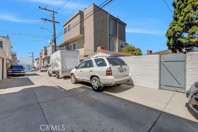 412 Marine Avenue, Manhattan Beach, California 90266, 3 Bedrooms Bedrooms, ,Residential,Sold,Marine,SB21057132