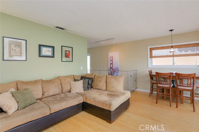 1723 Stanford Avenue, Redondo Beach, California 90278, 3 Bedrooms Bedrooms, ,2 BathroomsBathrooms,Residential,Sold,Stanford,SB19044326