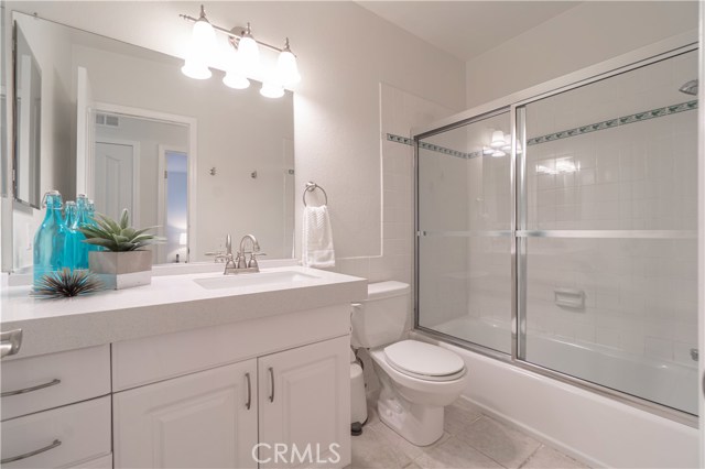 Upstairs Hallway Full Bathroom