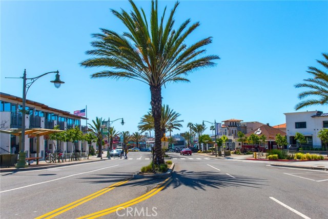 The complex is located West of Pacific Coast Highway and one block from Pier Avenue with wonderful shops, restaurants, Clubs and coffee shops.