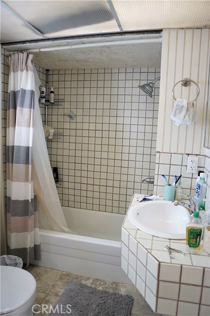 1-bed/1-bath bathroom