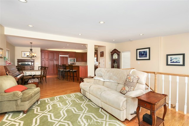429 Bayview Drive, Hermosa Beach, California 90254, 3 Bedrooms Bedrooms, ,3 BathroomsBathrooms,Residential,Sold,Bayview,SB18034474