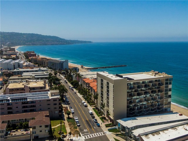 531 Esplanade, Redondo Beach, California 90277, 2 Bedrooms Bedrooms, ,2 BathroomsBathrooms,Residential,Sold,Esplanade,SB19240395