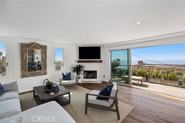 315 24th Street, Manhattan Beach, California 90266, 3 Bedrooms Bedrooms, ,3 BathroomsBathrooms,Residential,Sold,24th,SB20212174