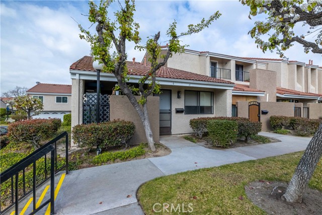 Buena Park, CA 90620,6 Lincoln CT