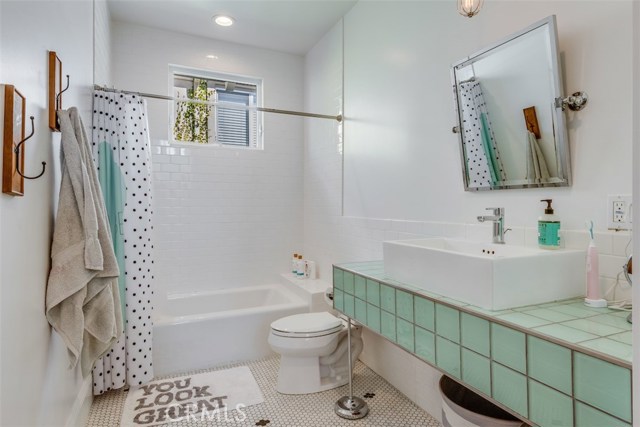 740 Avenue C, Redondo Beach, California 90277, 5 Bedrooms Bedrooms, ,5 BathroomsBathrooms,Residential,Sold,Avenue C,PV20082727
