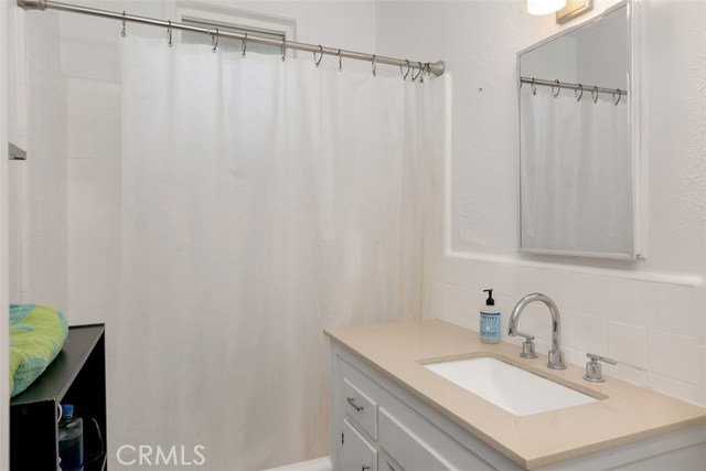 Unit 2505 bathroom