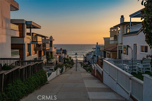 401 17th Street, Manhattan Beach, California 90266, 4 Bedrooms Bedrooms, ,4 BathroomsBathrooms,Residential,Sold,17th,SB19105003