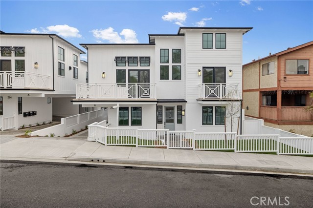 2112 Carnegie Lane, Redondo Beach, California 90278, 5 Bedrooms Bedrooms, ,5 BathroomsBathrooms,Residential,Sold,Carnegie,SB21025437