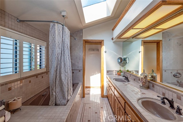 619 Avenue B, Redondo Beach, California 90277, 5 Bedrooms Bedrooms, ,3 BathroomsBathrooms,Residential,Sold,Avenue B,SB21044524
