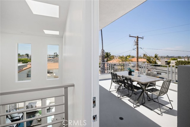 2006 Morgan Lane, Redondo Beach, California 90278, 4 Bedrooms Bedrooms, ,3 BathroomsBathrooms,Residential,Sold,Morgan,SB20119516