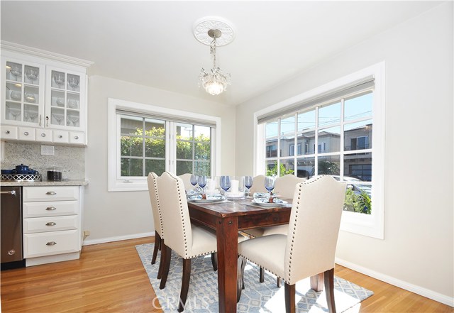 1133 8th Street, Hermosa Beach, California 90254, 3 Bedrooms Bedrooms, ,1 BathroomBathrooms,Residential,Sold,8th,SB18253639
