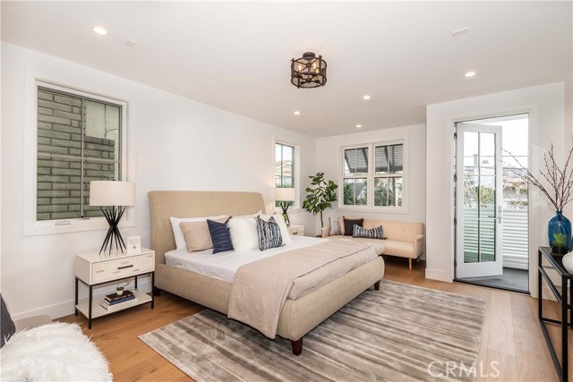 653 13th Street, Manhattan Beach, California 90266, 4 Bedrooms Bedrooms, ,2 BathroomsBathrooms,Residential,Sold,13th,SB19011414