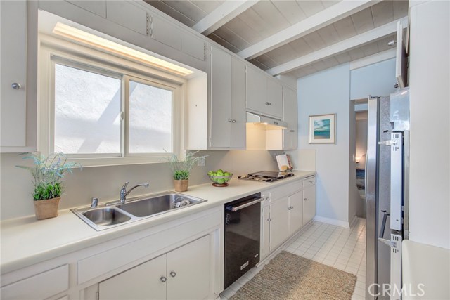 736 13th, Manhattan Beach, California 90266, 4 Bedrooms Bedrooms, ,3 BathroomsBathrooms,Residential,Sold,13th,SB19074833