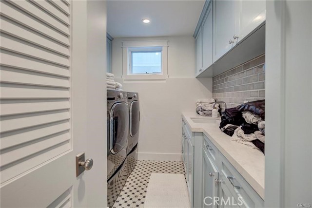 548 Pine Street, Hermosa Beach, California 90254, 4 Bedrooms Bedrooms, ,3 BathroomsBathrooms,Residential,Sold,Pine,SB19142992