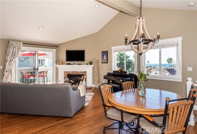 211 Helberta Avenue, Redondo Beach, California 90277, 2 Bedrooms Bedrooms, ,2 BathroomsBathrooms,Residential,Sold,Helberta,SB19015019