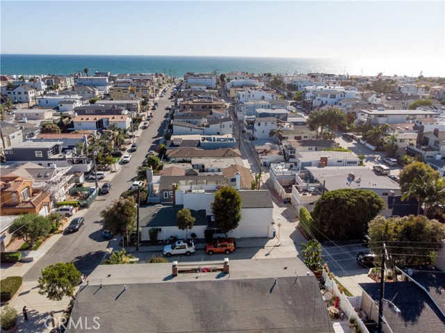 457 28th Street, Hermosa Beach, California 90254, 4 Bedrooms Bedrooms, ,2 BathroomsBathrooms,Residential,Sold,28th,SB21117584