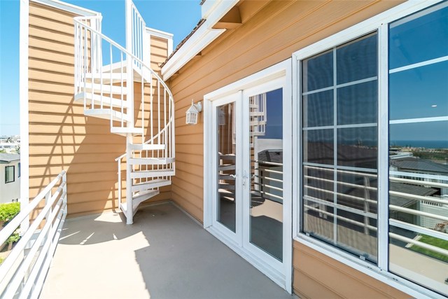 840 18th Street, Hermosa Beach, California 90254, 4 Bedrooms Bedrooms, ,3 BathroomsBathrooms,Residential,Sold,18th,SB18139144