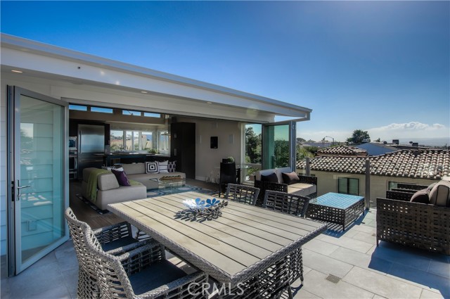 1819 Monterey Boulevard, Hermosa Beach, California 90254, 4 Bedrooms Bedrooms, ,4 BathroomsBathrooms,Residential,Sold,Monterey,SB21046153